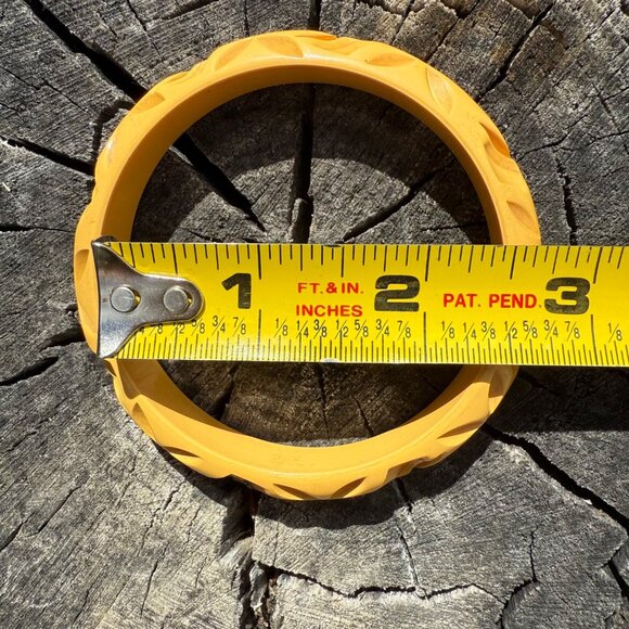 Vintage Bakelite Carved Yellow Bangle Bracelet Retro Jewelry Classic Art Deco - Picture 6 of 11